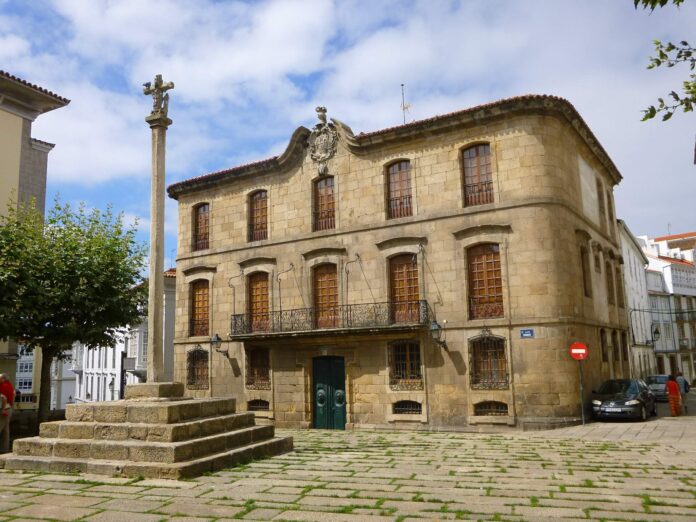 Casa Cornide, na Coruña, que varios grupos piden que sexa devolta ao concello / Galipedia