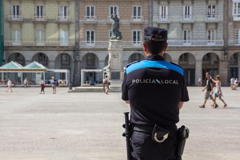Xulgan a un policía local da Coruña por lesións a un detido e a este por condución temeraria