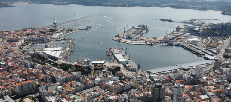 Atopan a un estibador morto no Porto da Coruña