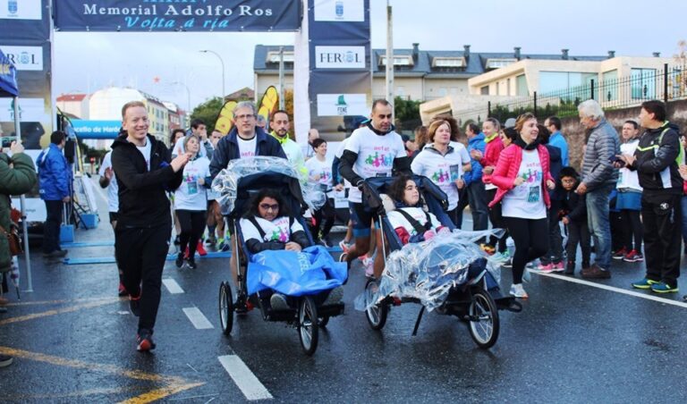 As dúas únicas galegas con ataxia telangiectasia participarán este domingo no media maratón de Fene