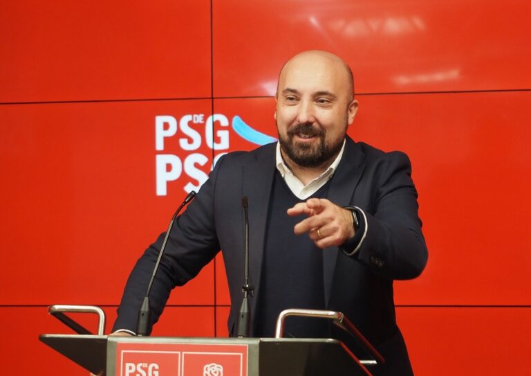 O secretario de Organización do PSdeG, José Manuel Lage Tuñas, en rolda de prensa.. PSDEG