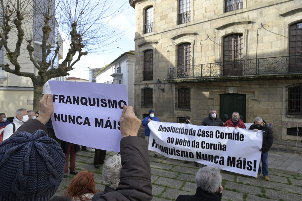 Arquivo - Protesta para esixir a devolución da Casa Cornide. M. Dylan - Europa Press - Arquivo