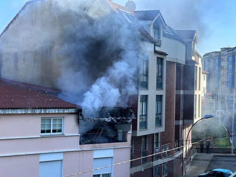 Extinguen un incendio nunha vivenda de Fonteculler sen que rexistrasen persoas feridas