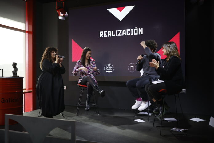 Esther Estévez, Iolanda Muíños e Xosé A. Touriñán foron os encargados de dar a coñecer as finalistas nas 26 categorías.