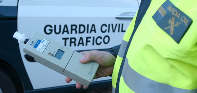 A Garda Civil da Coruña intercepta por quinta vez a un condutor sen carné que deu positivo por alcoholemia