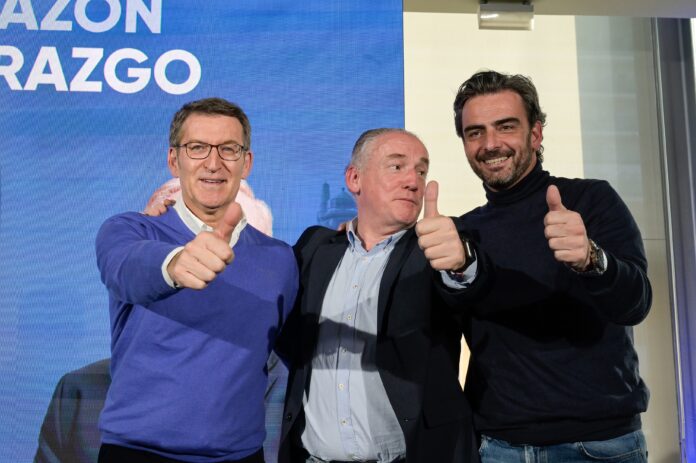 O presidente do PP, Alberto Núñez Feijóo, co voceiro do PP á Alcaldía da Coruña, Miguel Lorenzo, e o presidente provincial do PP coruñés, Diego Calvo. M DYLAN