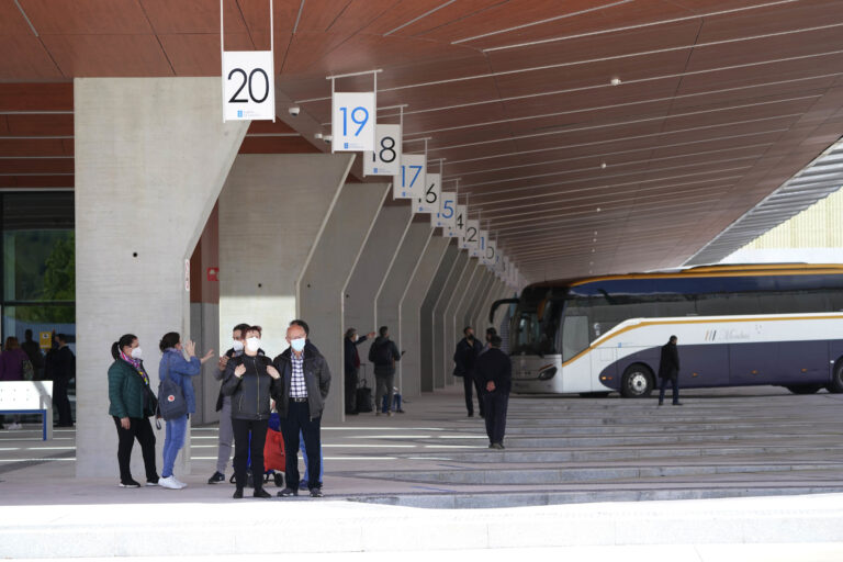 Detidos dous homes por roubar a un turista no despacho de billetes da estación de autobuses da Coruña