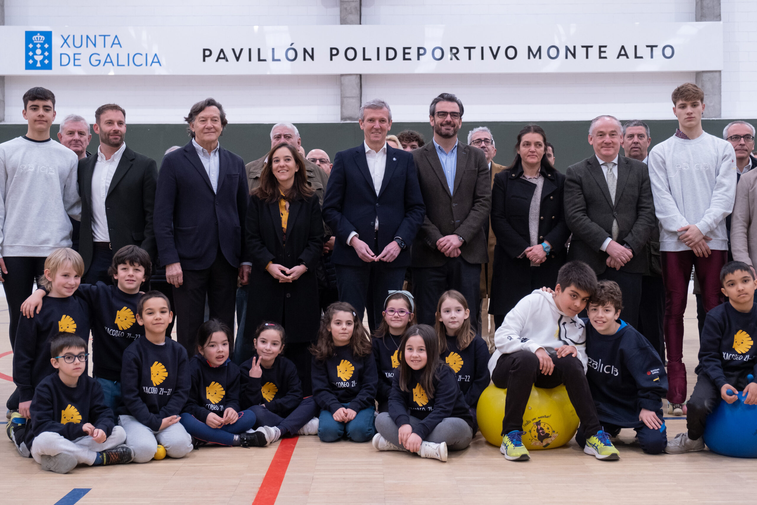 O presidente da Xunta asiste á inauguración das obras de remodelación do Pavillón Polideportivo Monte Alto