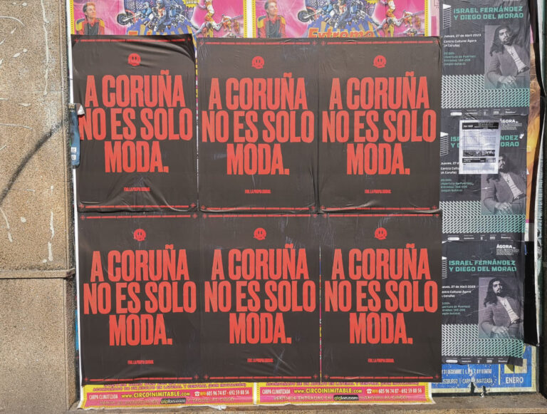 Que son os carteis de “A Coruña non é só moda”?