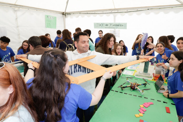 Milleiros de alumn@s levaron a Ciencia ao parque de Santa Margarida