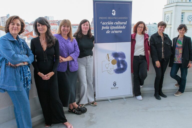 A poeta Luz Fandiño e a cooperativa A Morada, premio ‘Begoña Caamaño’ da Deputación da Coruña