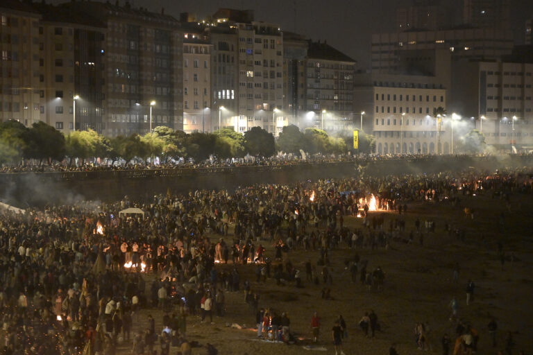 Máis de 650 efectivos supervisarán o San Xóan na Coruña, con catro puntos violeta para previr a violencia machista