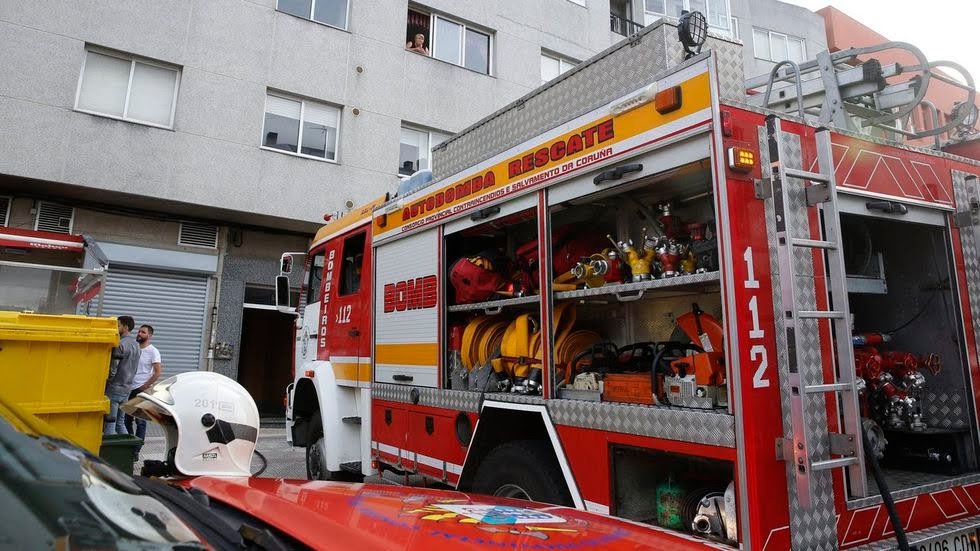 Bombeiros de Arteixo en accion