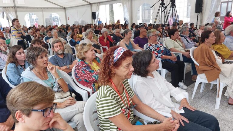 Público no evento da Rede Acampa 2023 con Pepe Mújica