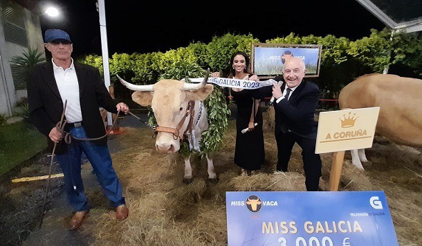 ‘Branca’, a vaca representante da Coruña, coroada como Miss Vaca 2023