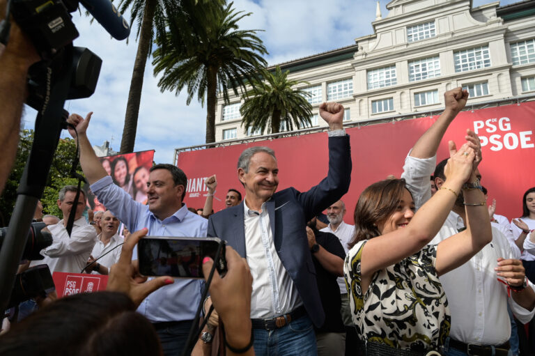 Zapatero axita a campaña en Galicia “en defensa da verdade”: “Merecemos gañar e imos gañar”