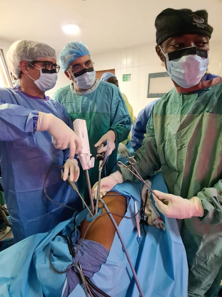 A Fundación Diego González Rivas leva a cirurxía minimamente invasiva a Serra Leoa e Liberia