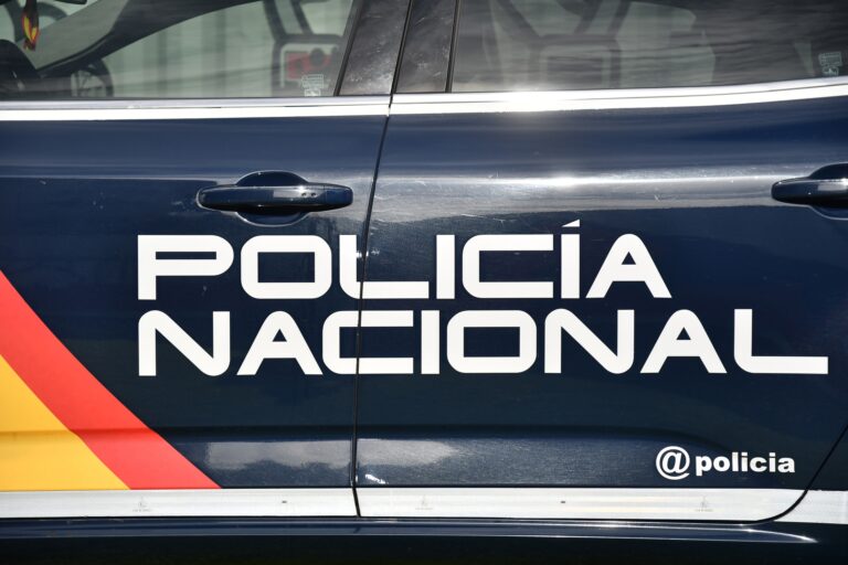 Detidos dous homes que foron sorprendidos cando trataban de roubar nunha barbaría no centro da Coruña