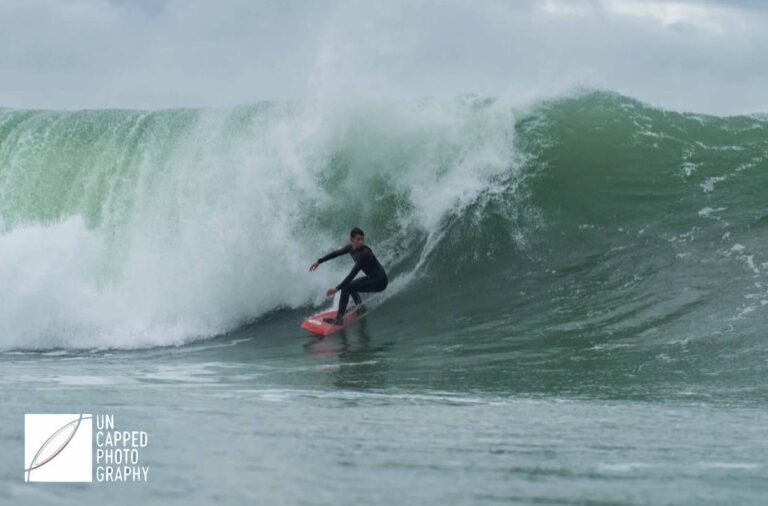 A alcaldesa di que é a Xunta a que ten que decretar cando se pode surferar tras a multa o campión español de Surf
