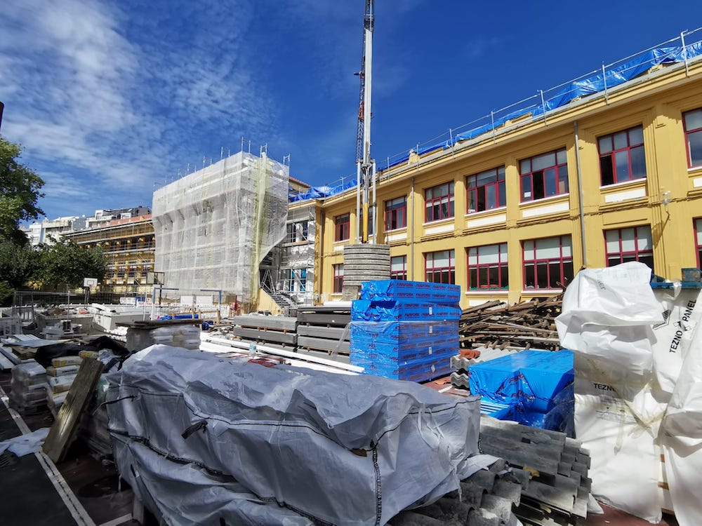 Obras no Curros Enriquez