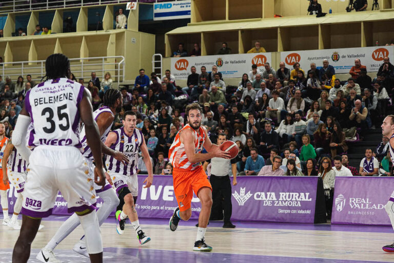 Alejandro Galan basquet Coruna en Valladolid