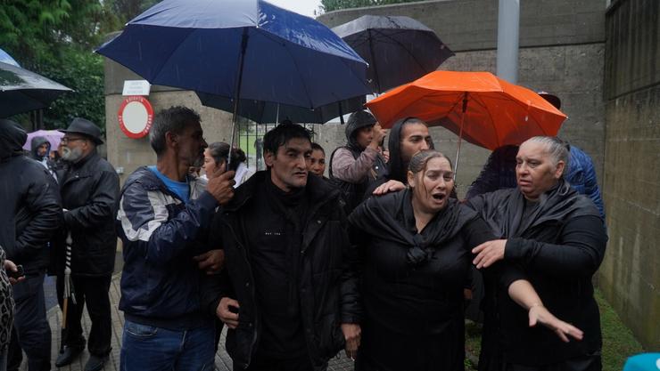 Enterrados en Feáns a nai e os tres fillos vítimas do incendio do edificio de Vigo