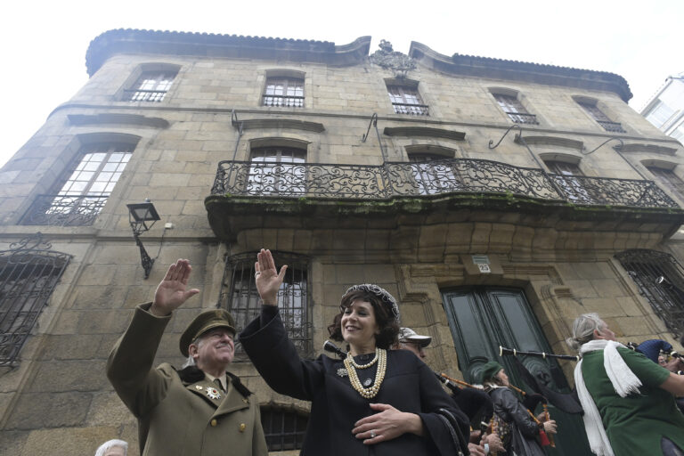 Centos de persoas volven reclamar na Coruña a recuperación da Casa Cornide