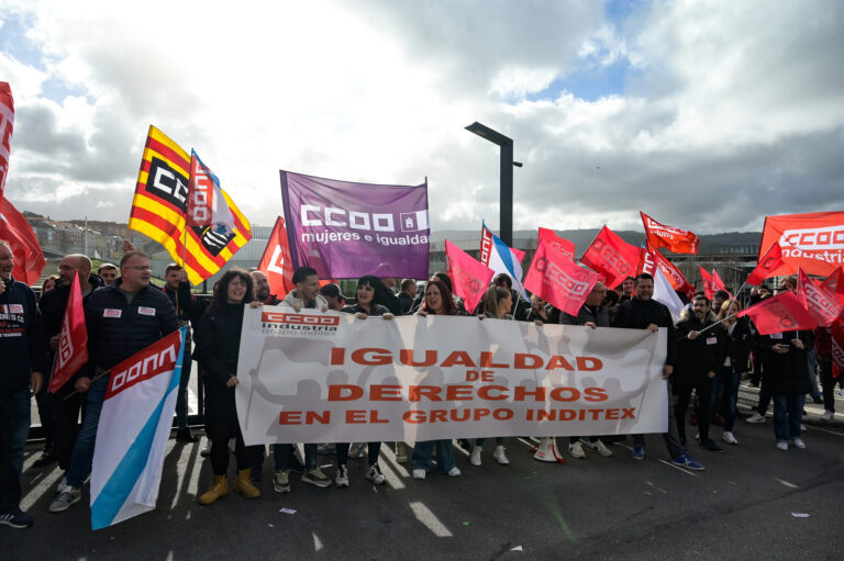 Traballadoras de Inditex esixen en Arteixo un acordo marco para a igualdade de dereitos en centros loxísticos
