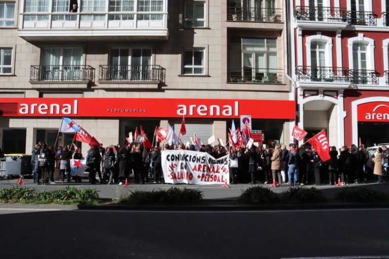 “Seguimento total” na folga de traballadoras de Perfumarías Arenal na provincia da Coruña