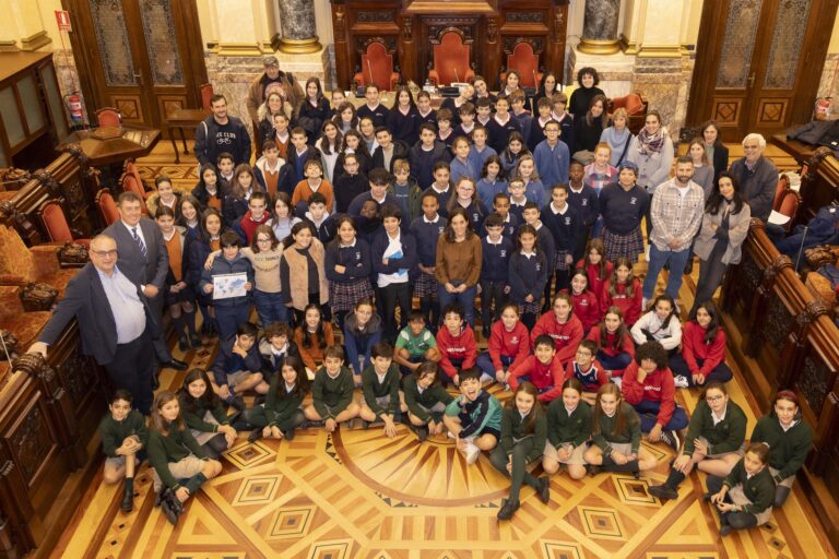O Concello da Coruña conmemora o Día Mundial da Infancia cun pleno infantil