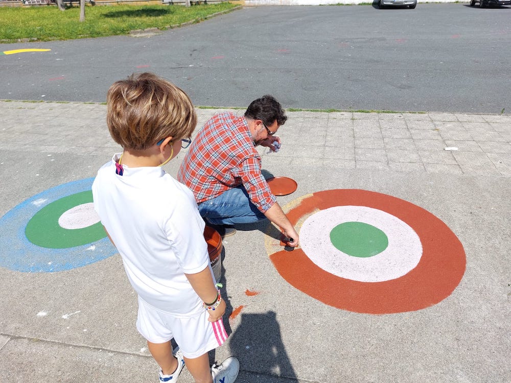 A ANPA Faro facendo do patio do CEIP Vïctor López Seoane un espazo máis inclusivo