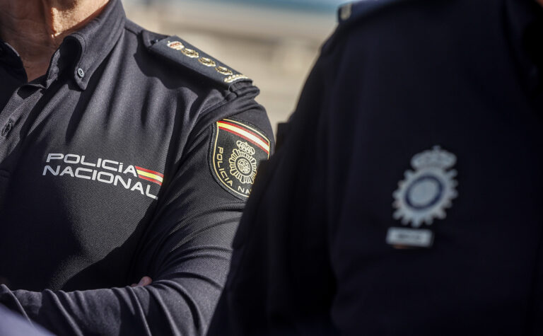 Efectivos policiais desprázanse á Ronda de Nelle na Coruña por unha falsa alarma en relación a unha arma