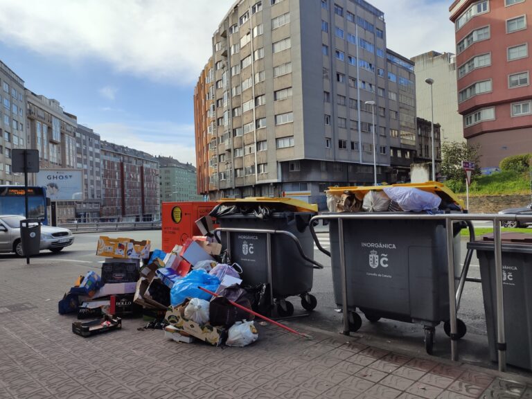 “A salubridade da cidade está en xogo”, di Inés Rey da folga do lixo