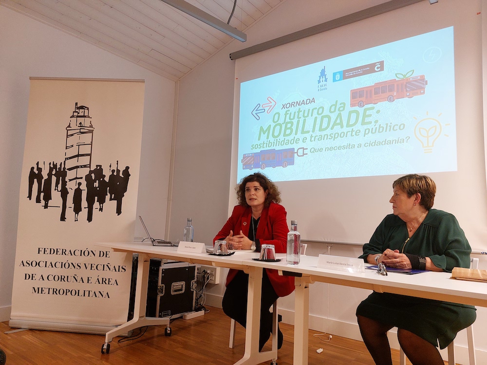 María Rivas e Luisa Varela Xuntanza de Mobilidade coas asociacions da Coruna