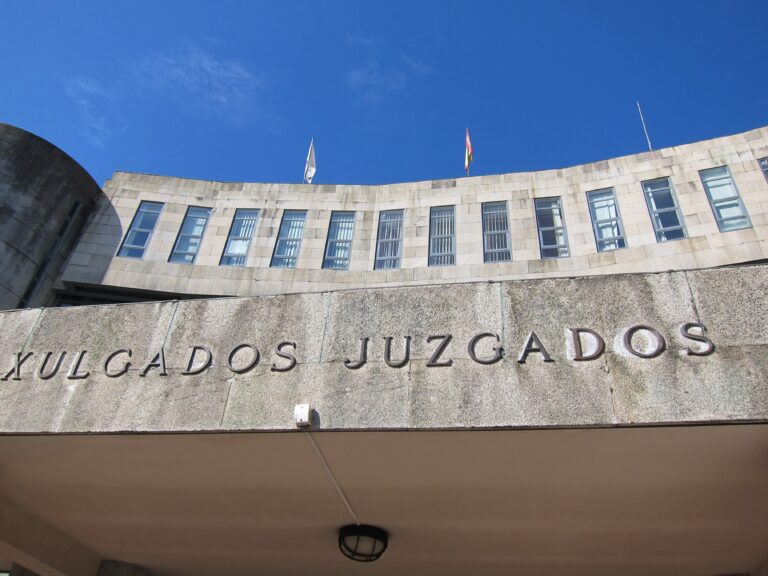 Condenan un mozo por insultos racistas a usuarios dun centro deportivo de Oleiros