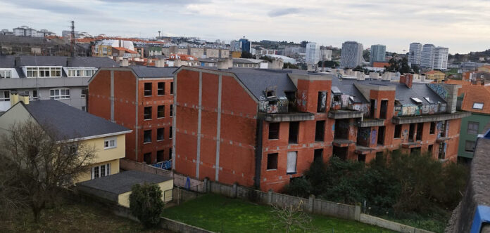 Martinete Esqueleto edificio abandonado