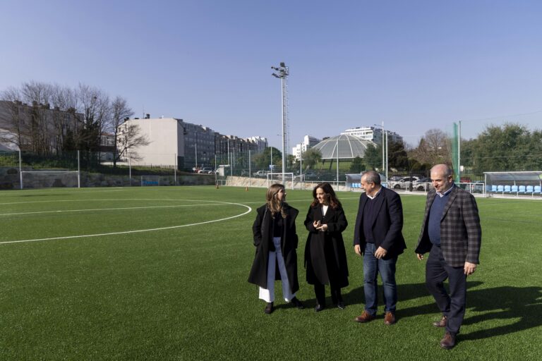 O Concello da Coruña conclúe as obras do novo campo de fútbol de Eirís esta semana