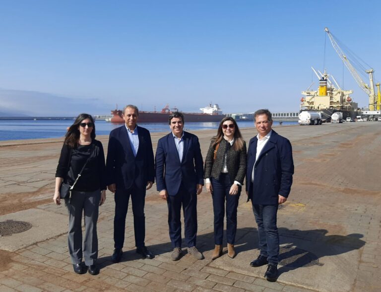 O porto exterior da Coruña reordenará espazos para que se implanten empresas de eólica mariña