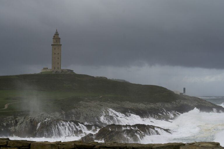 Alerta laranxa este martes por temporal costeiro no litoral da Coruña