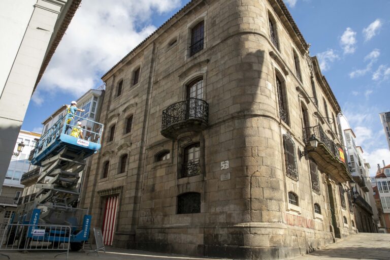 Os Franco alegan ser “propietarios de boa fe” da Casa Cornide e acusan ao Concello de “oportunismo político”