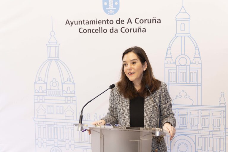 Arquivo - A alcaldesa da Coruña, Inés Rey, en rolda de prensa. ANDY PÉREZ - Arquivo