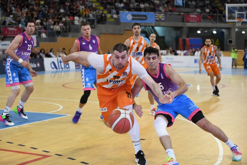 Burjanadze en Riazor co Basquet Coruna