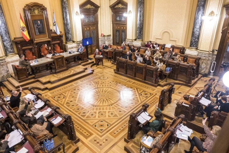 Aprobada unha moción no Concello da Coruña para revisar o convenio de 2004 sobre o futuro dos peiraos