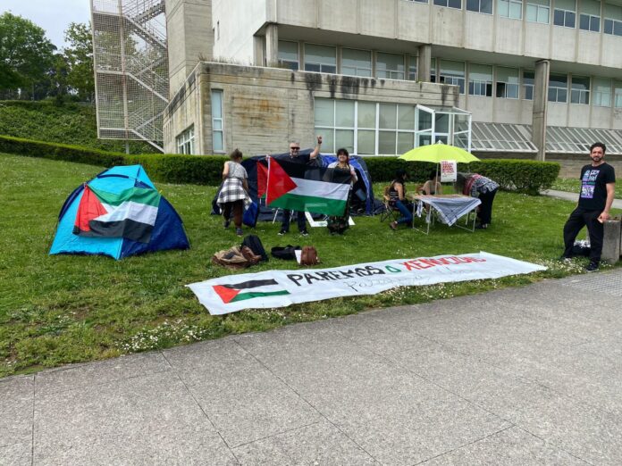 Estudantes acampan no Campus de Elviña, na Coruña, para mostrar o seu apoio ao pobo palestino.. UDC