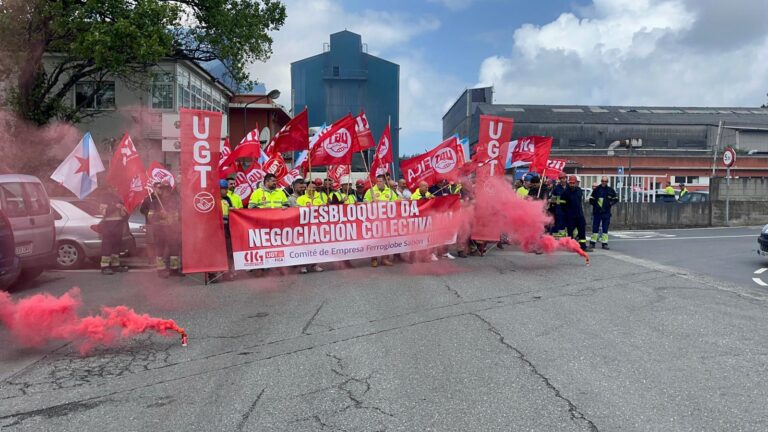 Traballadores de FerroGlobe mobilízanse en Arteixo polo bloqueo da negociación colectiva