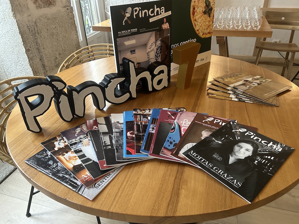 Alguns exemplares da revista Pincha