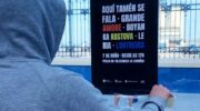 A rapazada implicada pegando carteis no festival Aqui tamen se fala
