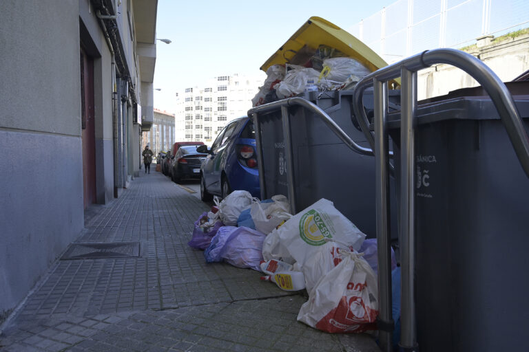 A empresa de reforzo recolle 198 toneladas de lixo nas rúas da cidade