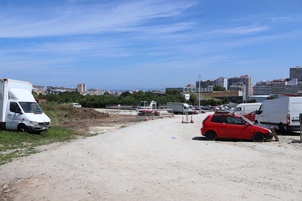 Aparcamento de Visma tomado polas obras do poligono de vivendas