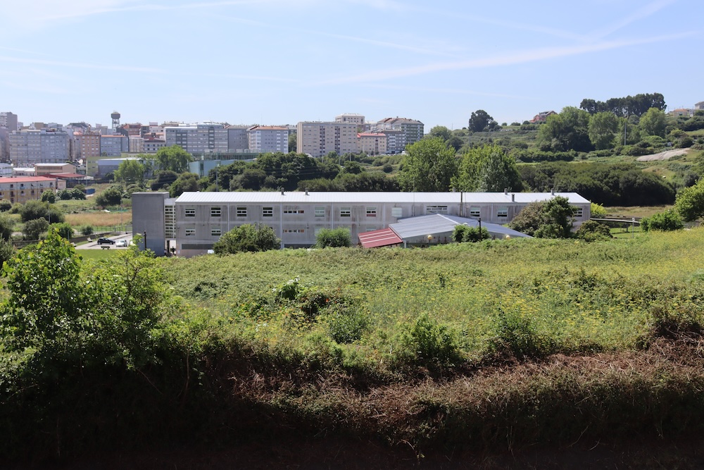 O CEIP San Pedro de Visma quedara afogado no medio do cemento